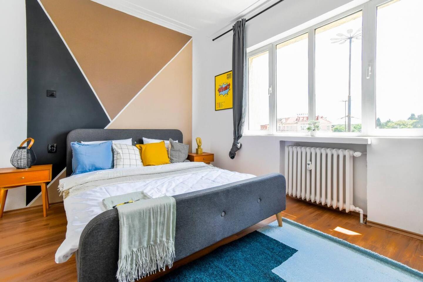 Super Fresh! 3Bdr Apartment In Sofia Center'S Artistic Area 외부 사진