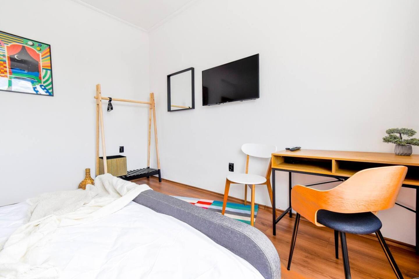 Super Fresh! 3Bdr Apartment In Sofia Center'S Artistic Area 외부 사진