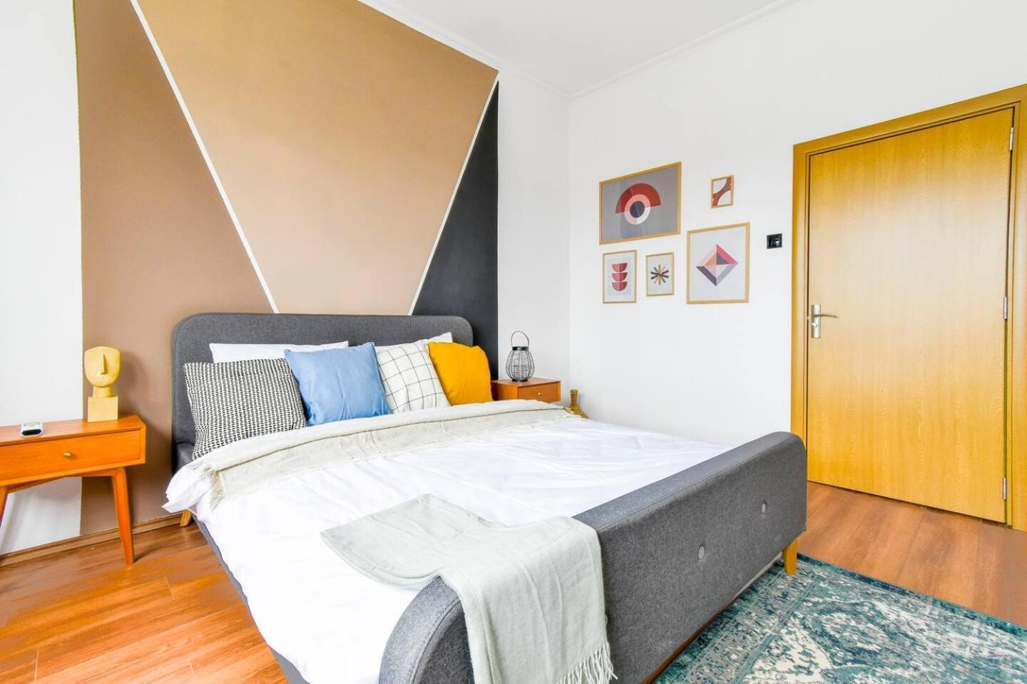 Super Fresh! 3Bdr Apartment In Sofia Center'S Artistic Area 외부 사진