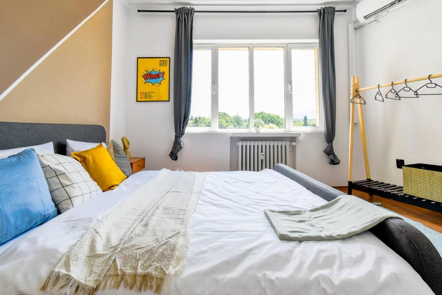 Super Fresh! 3Bdr Apartment In Sofia Center'S Artistic Area 외부 사진