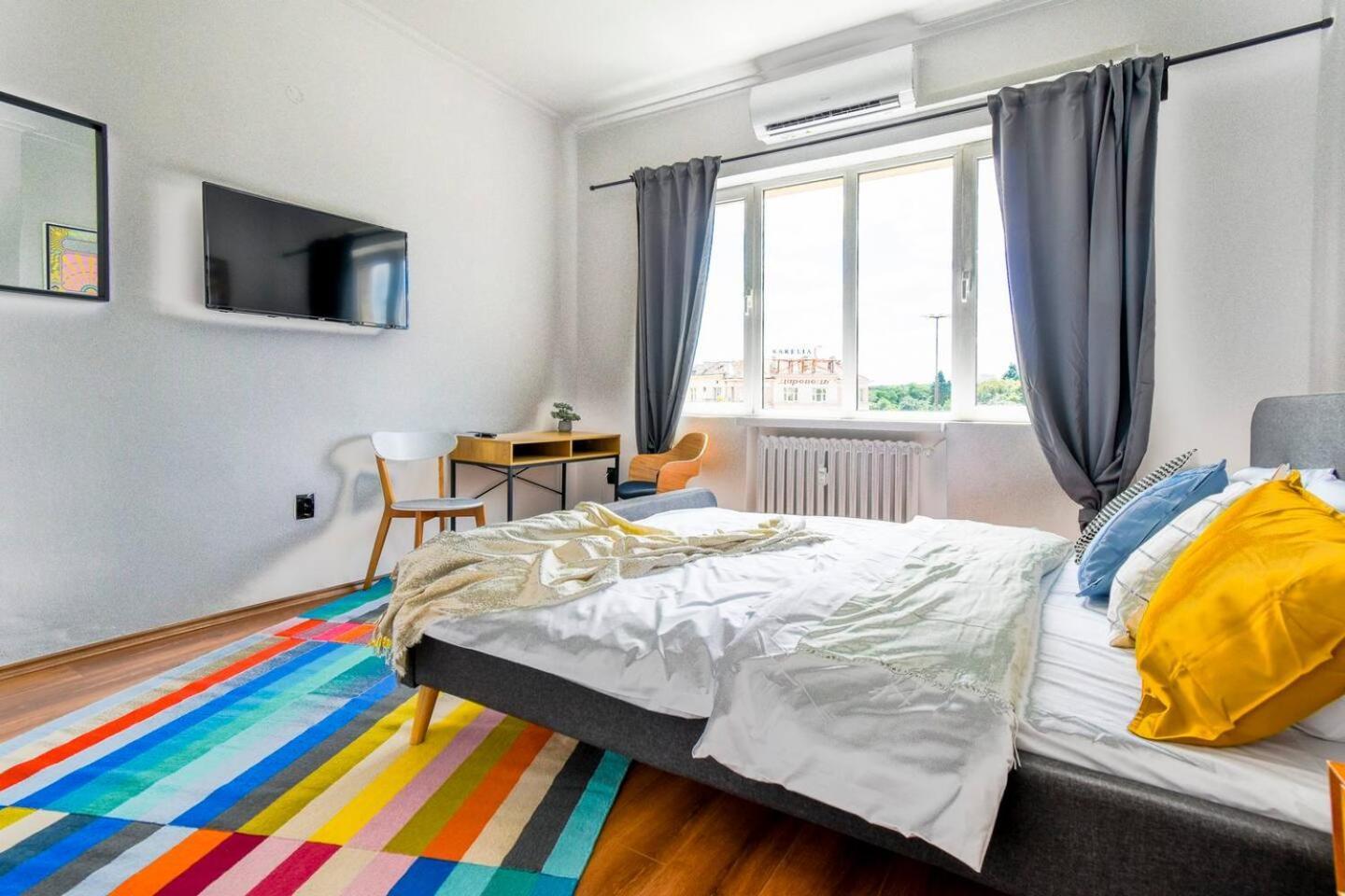 Super Fresh! 3Bdr Apartment In Sofia Center'S Artistic Area 외부 사진