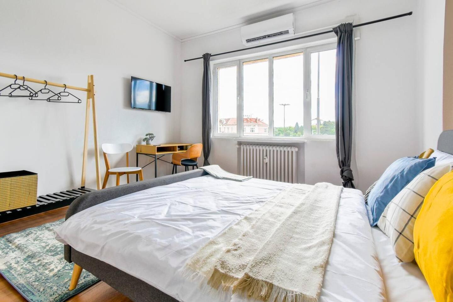 Super Fresh! 3Bdr Apartment In Sofia Center'S Artistic Area 외부 사진