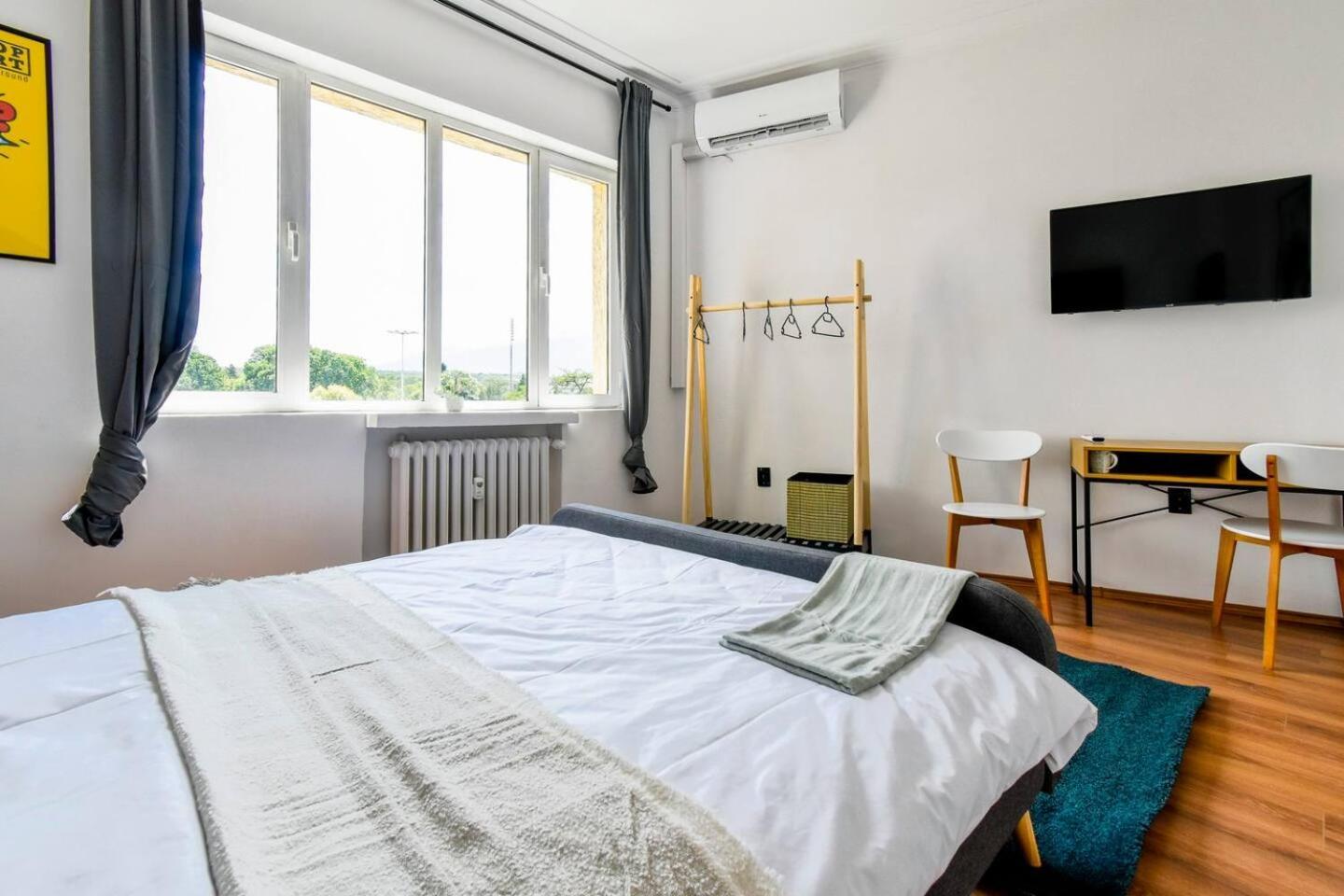 Super Fresh! 3Bdr Apartment In Sofia Center'S Artistic Area 외부 사진